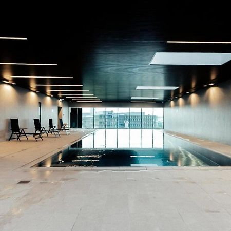 Modern 2BR Apartment with Pool & City Views Luksemburg Zewnętrze zdjęcie