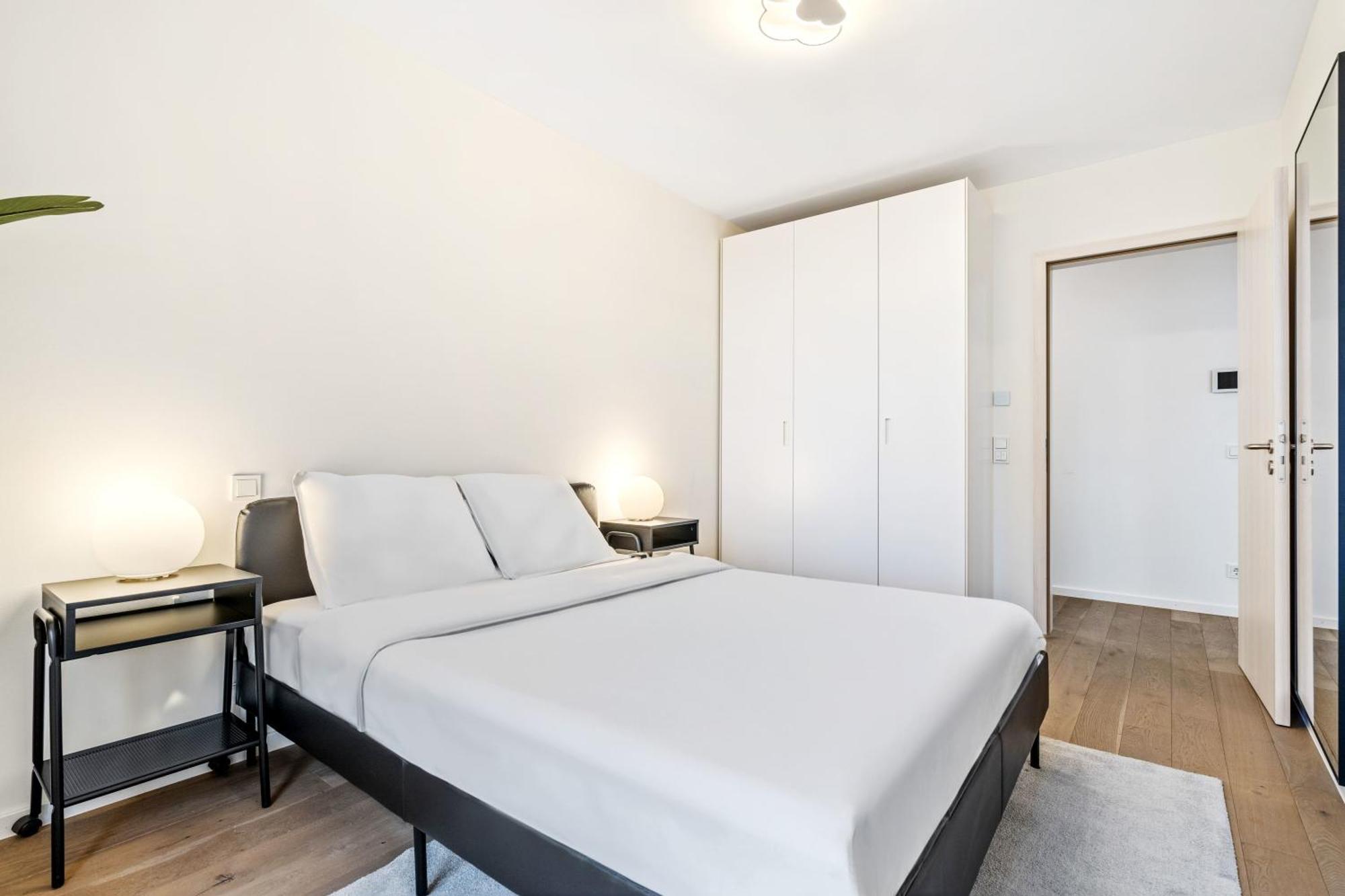 Modern 2BR Apartment with Pool & City Views Luksemburg Zewnętrze zdjęcie